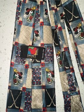 Mickey Mouse golf tie